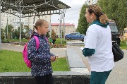 Тамара Гордейчук Участники акции задают вопросы юным респондентам