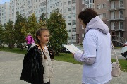 Ганеева Дилара Участники акции задают вопросы юным респондентам