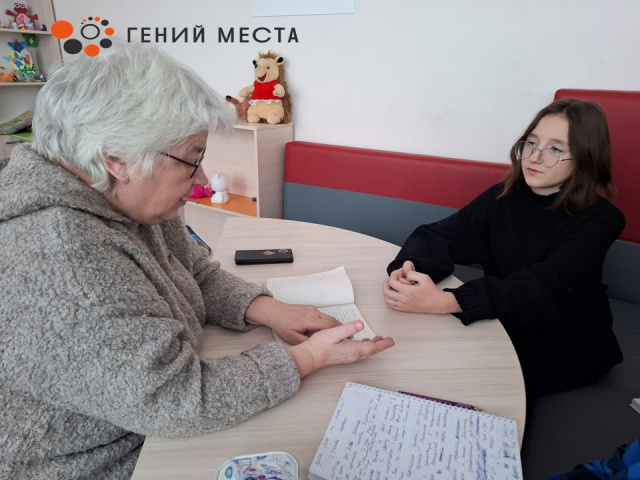 Т. Юргенсон с участниками литературно-поэтического клуба