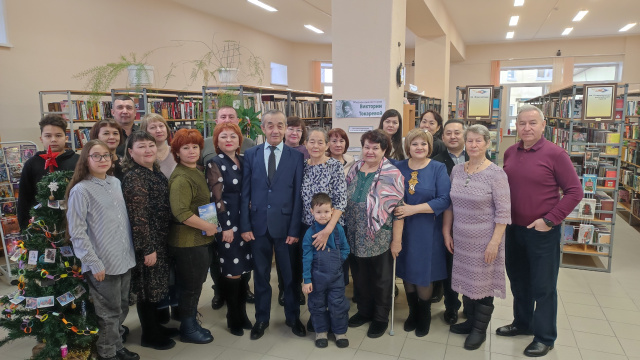 участники литературной гостиной.jpg