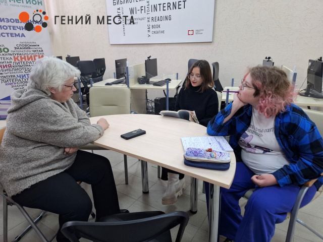 Т. Юргенсон с участниками литературно-поэтического клуба