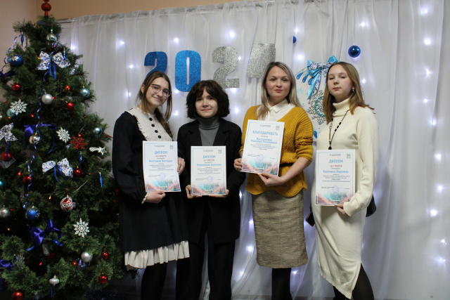 Н.Л.Вострецова с учениками победителями конкурса