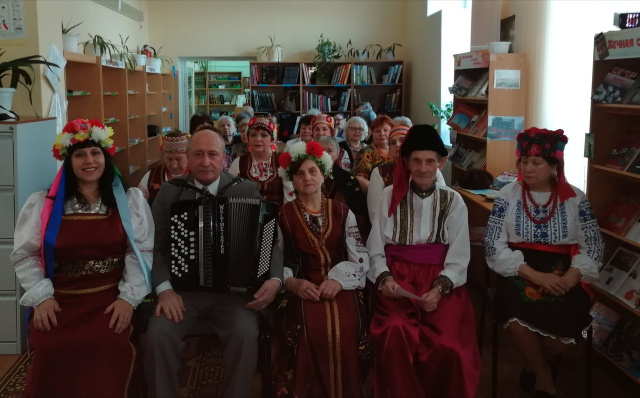 весь зал хорошая.jpg