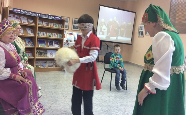 игра надень папаху.JPG