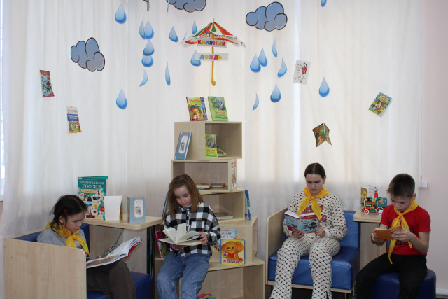 Выставка Книжный дождь.JPG