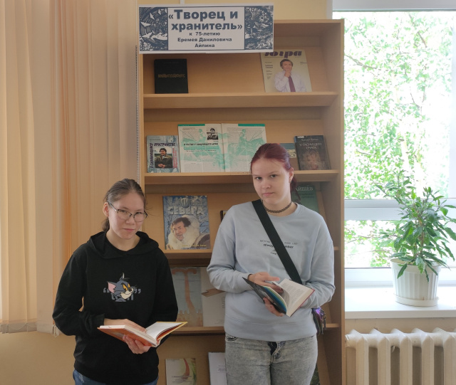 участники литературной гостиной Кристина Терентьева с Гольняевой Дианой
