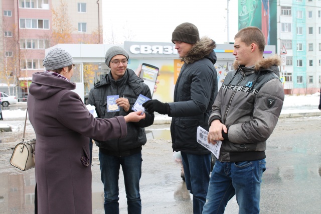Львовская раздает Юргенсон.JPG