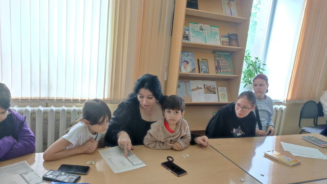 участники отвечают на вопросы викторины.
