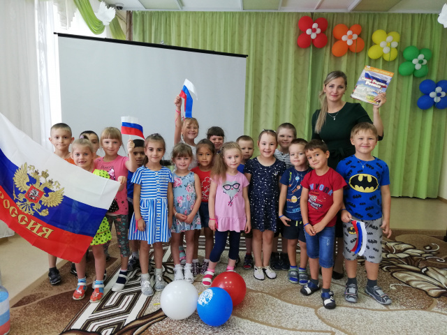 День флага в библиотеке.jpg