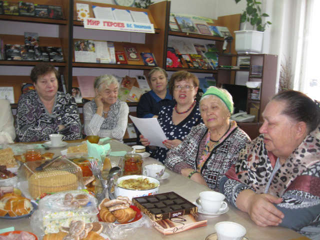 Женщина читает.JPG