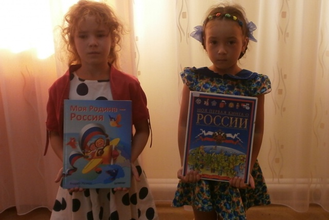 Девочки с книгами.JPG