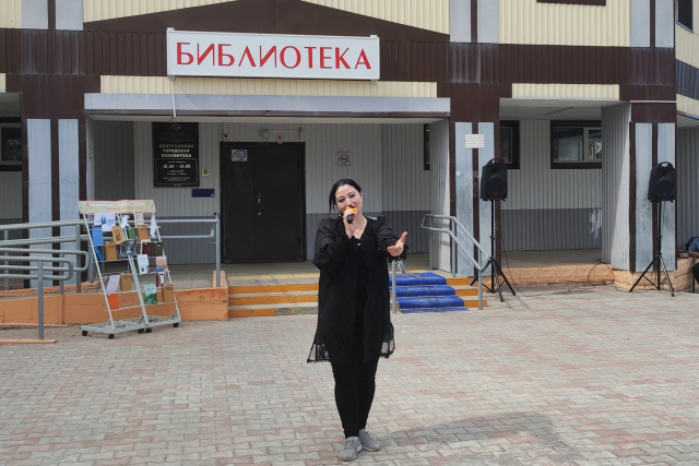 Патимат Азизова читает стихотворение Р. Гамзатова на аварском языке