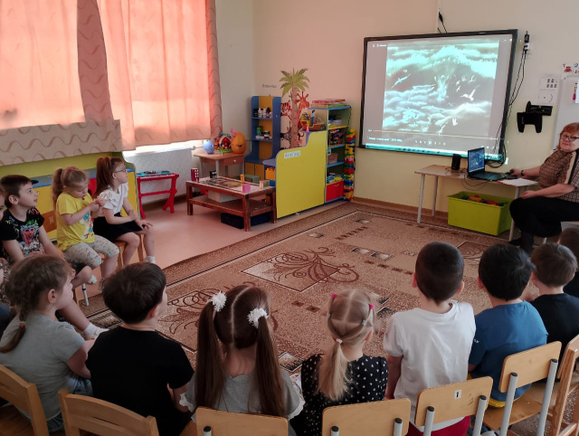 За просмотром мультфильма