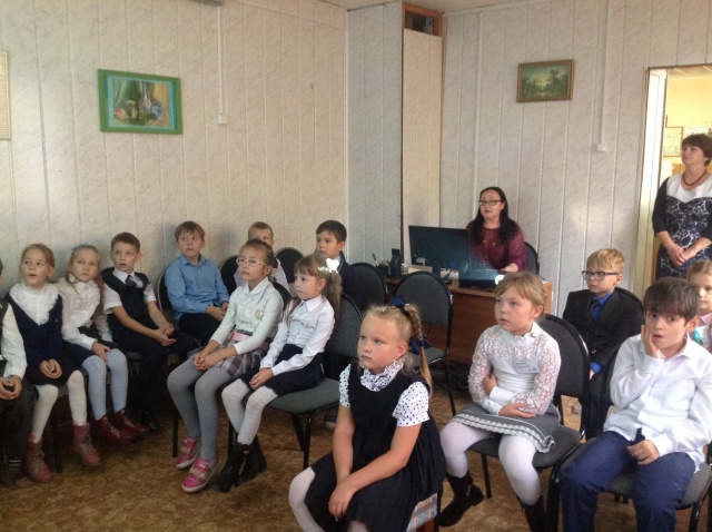 Дети смотрят презентацию.JPG