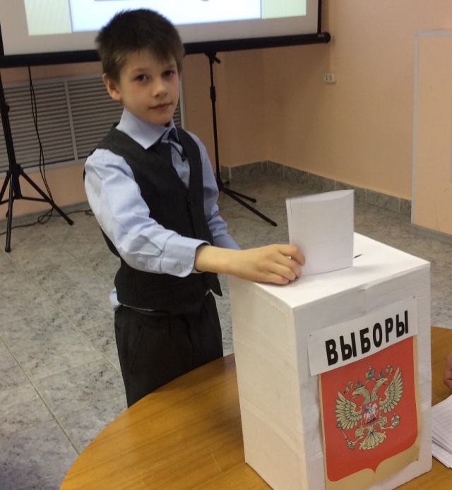 Мальчик голосует.jpg