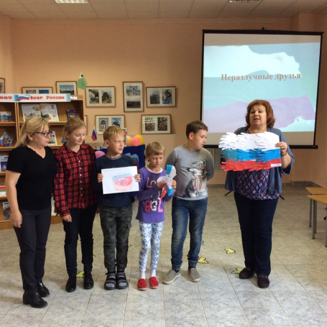 Анна Горлова в библиотеке.JPG