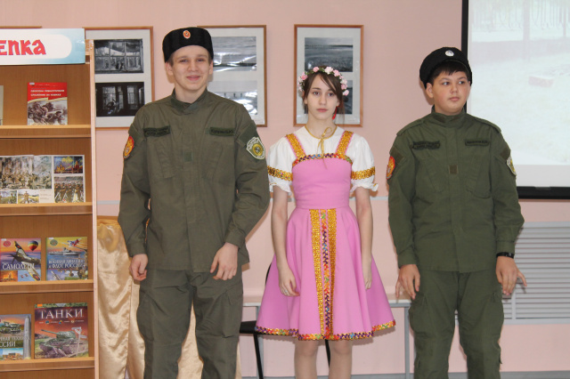 Борис Кудрин, Елизавета Бартош, Вадим Иванов номер фланкировка.JPG
