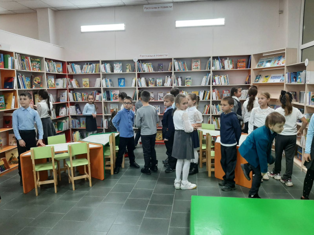 МДЮБ 1 класс знакомится.jpg