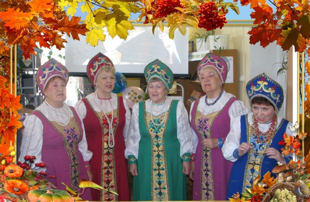 Малая группа поет.jpg
