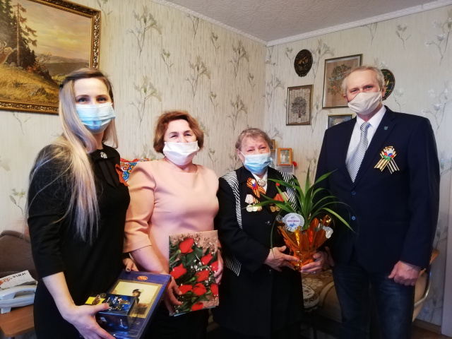 Азарова Лилия Васильевна, узник.jpg