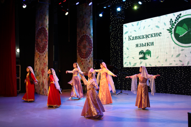 4. Танец горянок, общественная организация Восток.JPG
