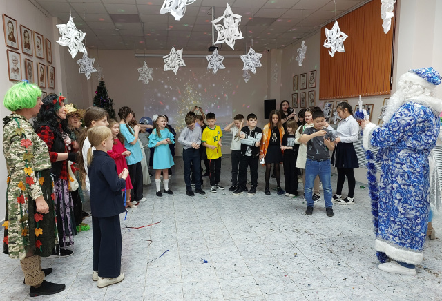 дед мороз с ребятами