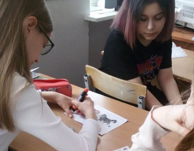 Учащиеся отгадывают ребусы.jpg